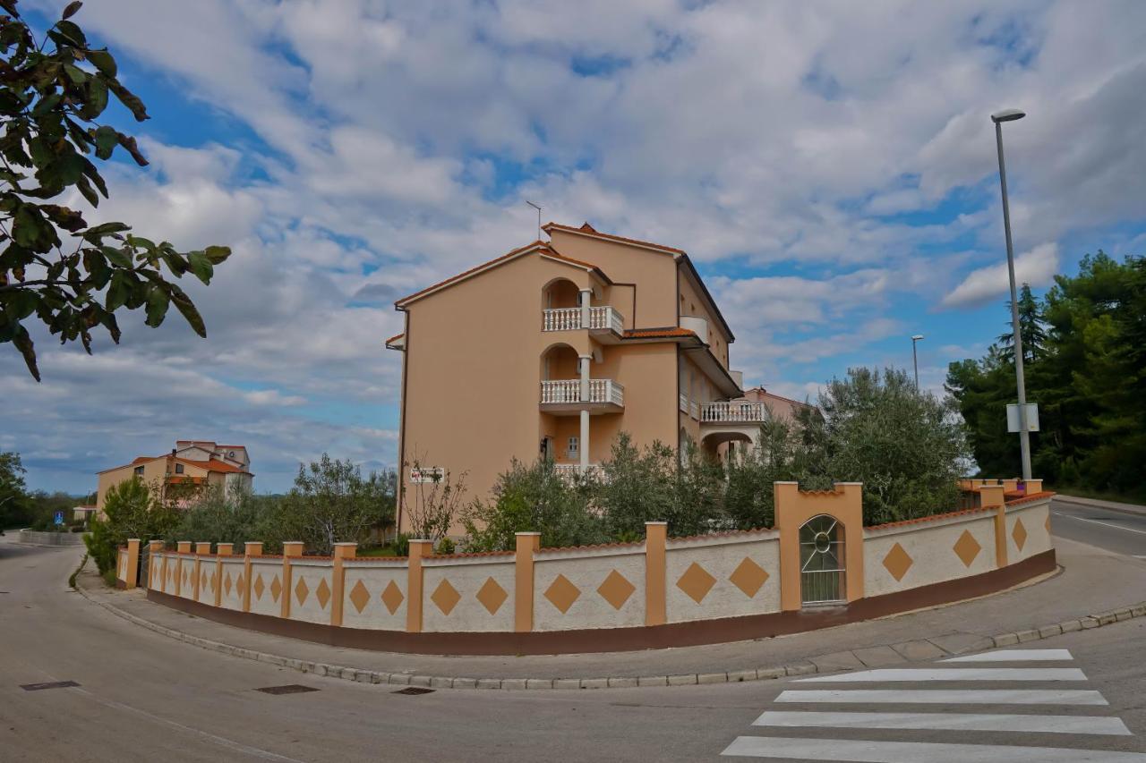Villa Veli Vrh Pula Exterior photo